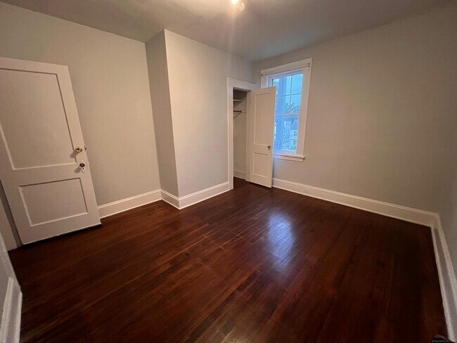 Foto del edificio - 2125 E Main St