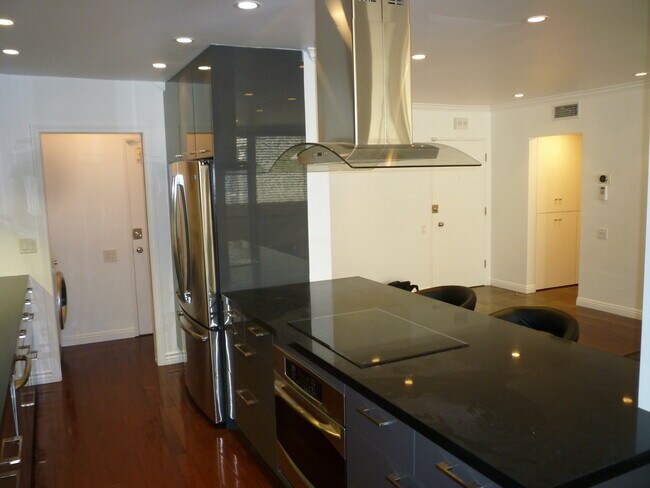 Kitchen - 1015 N Kings Rd