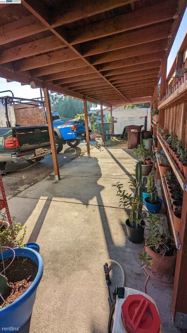Foto del edificio - 3 br, 2 bath House - 21807 Meekland Ave