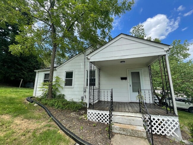 Foto del edificio - Radford 2 Br/1 Ba, Available Jan. 2nd