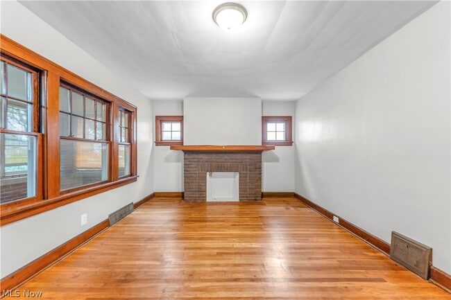 Foto del edificio - 3311 W 130th St