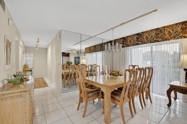 Foto del edificio - 7979 Eastlake Dr