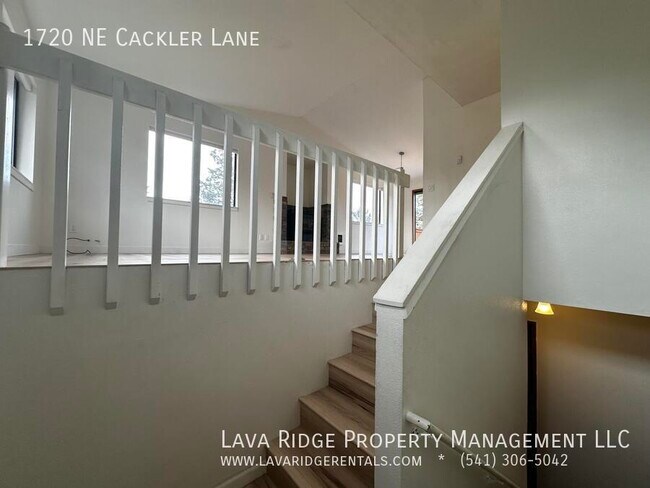 Foto del edificio - 1720 NE Cackler Ln