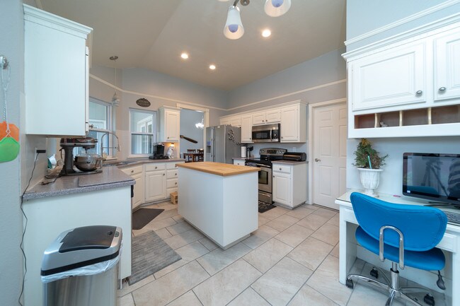 Building Photo - 612 Shay Marie Ct