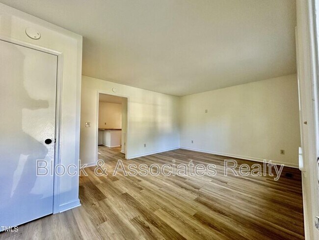 Building Photo - 103 Carriole Ct