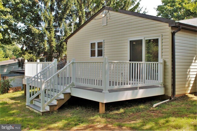 Building Photo - 13322 Apple Hill Dr
