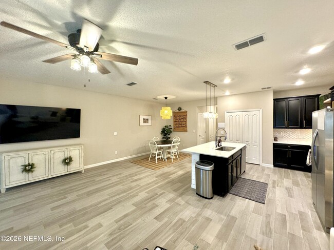Building Photo - 12665 Josslyn Ln
