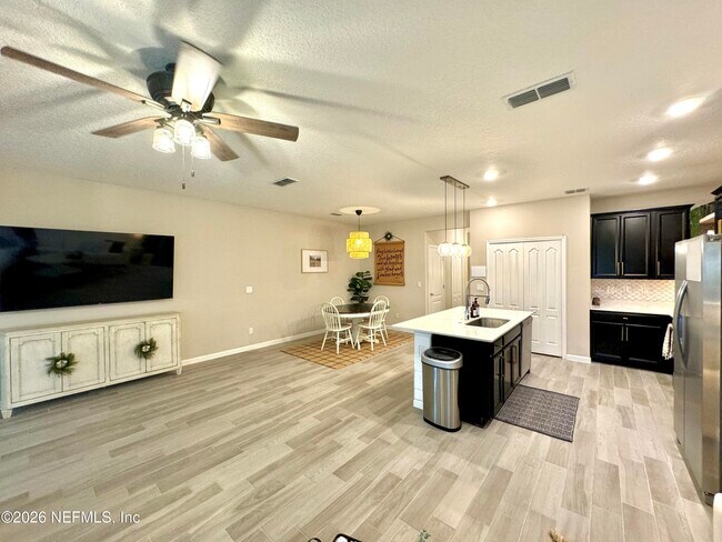 Foto del edificio - 12665 Josslyn Ln