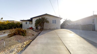 Building Photo - 5318 E Falls View Dr