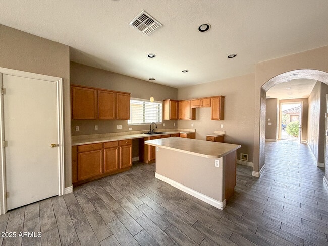 Foto del edificio - 982 E Doris St