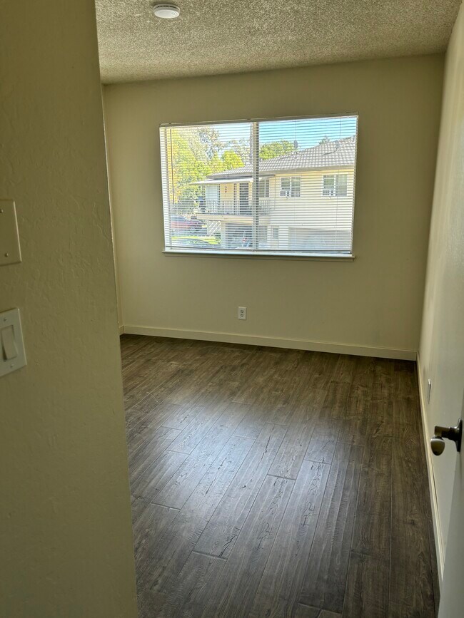 Building Photo - 2124 Decoto Rd