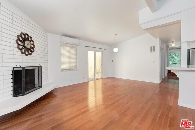 Building Photo - 8531 Walnut Dr