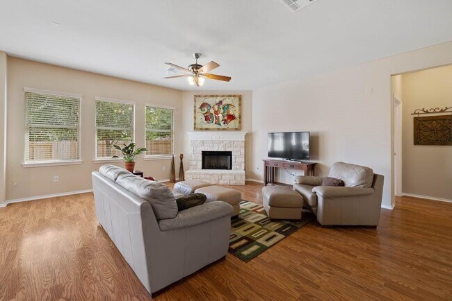 Building Photo - 1203 Willowbrook Dr
