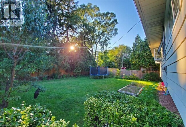 Building Photo - 350 Oakwood Dr