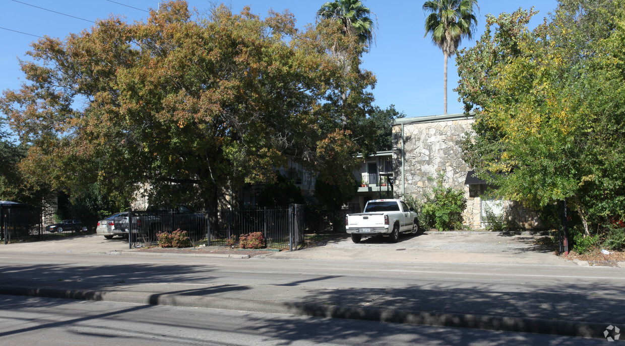 Foto del edificio - 1660 Richmond Ave