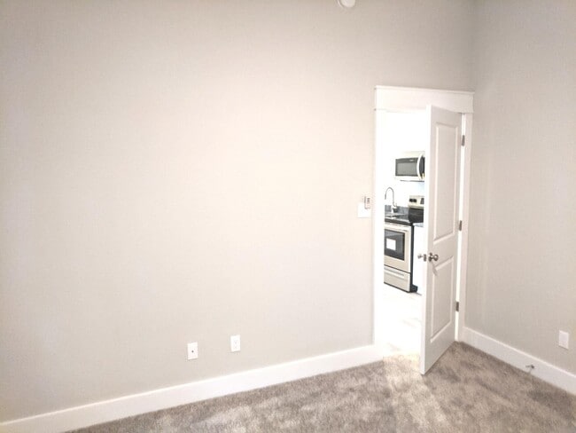 Building Photo - 517 Glenview Dr