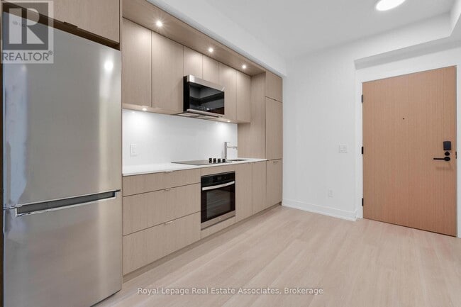 Building Photo - 60 Central Park Roadway