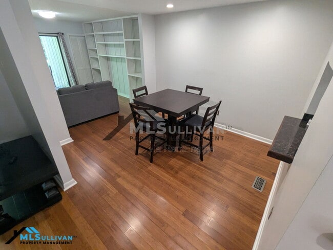 Building Photo - 4100 Five Oaks Dr
