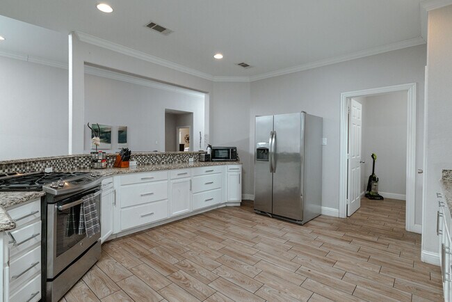 Building Photo - 3014 Falls Dr