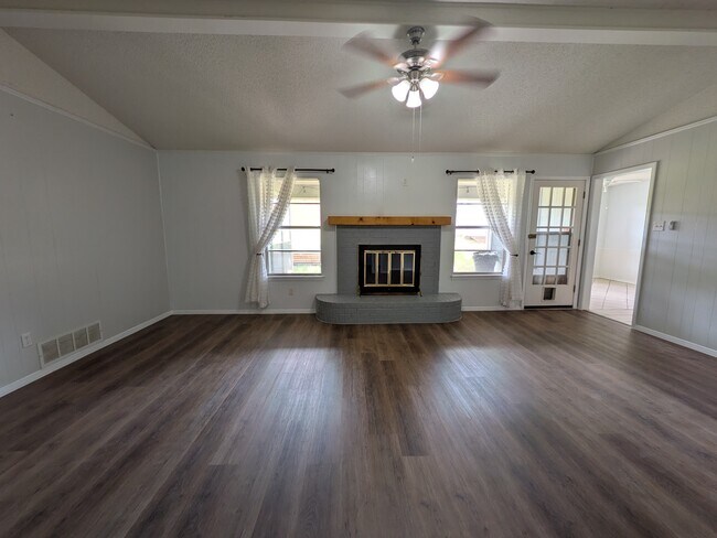 Building Photo - 2305 Stockbridge Ct