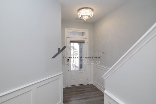 Building Photo - 425 Great Eno Path
