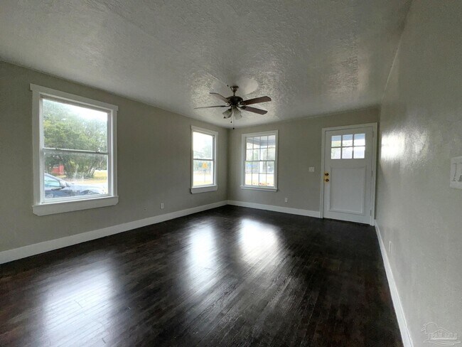 Building Photo - 1400 Wisteria Ave