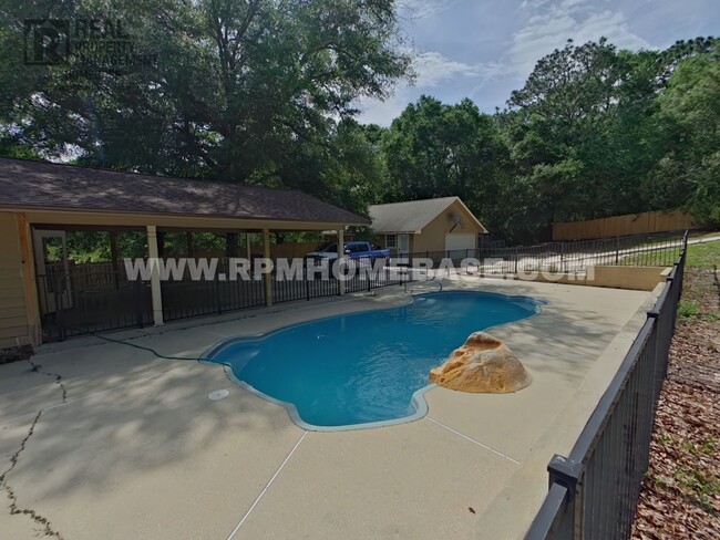 Foto del edificio - Spacious Private Retreat on 2.34 Acres wit...