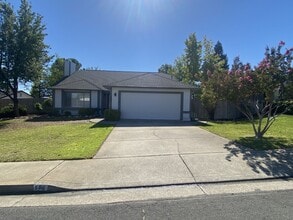Building Photo - 586 Springer Dr