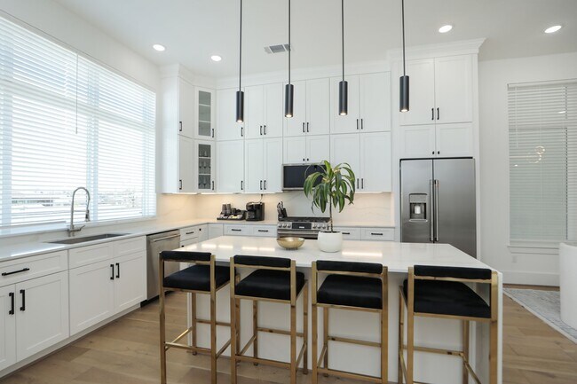 Foto del edificio - 5704 Fairdale Ln