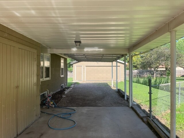 Building Photo - 1507 N Gow St