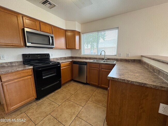 Foto del edificio - 7815 S Wild Primrose Ave