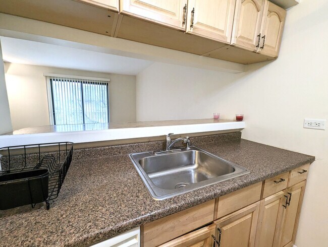 Building Photo - 9 Oak Creek Dr