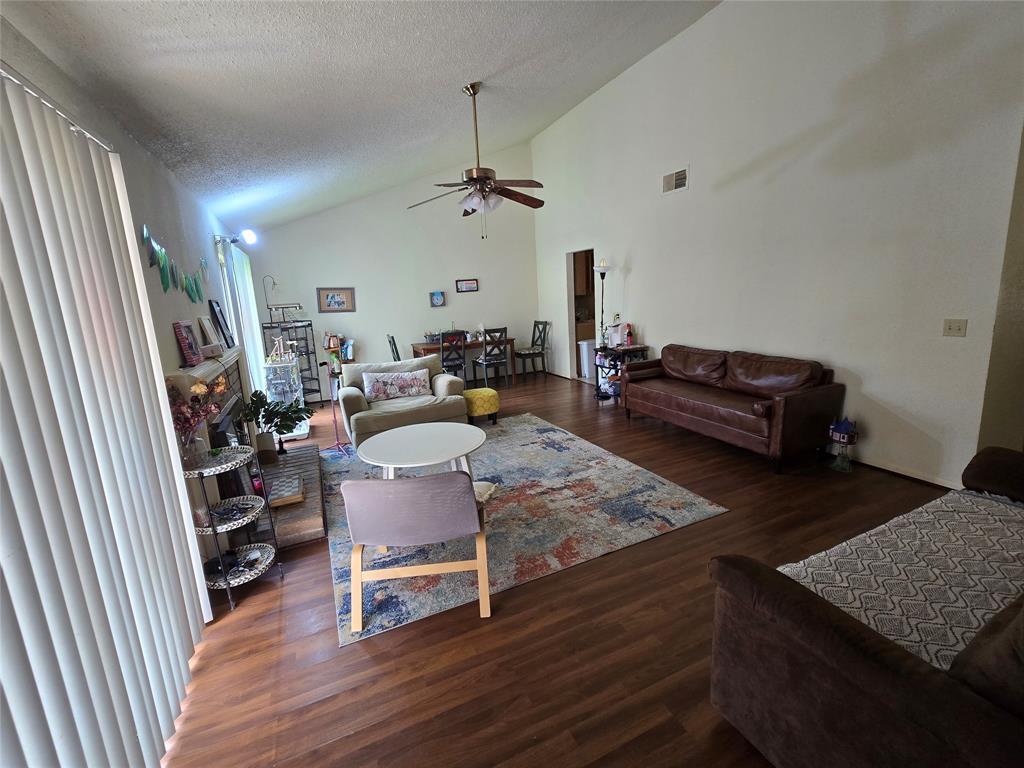 Primary Photo - 3931 Windmill St