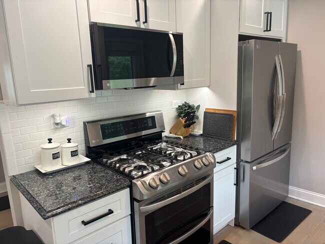 Foto del edificio - 130 Birchwood Rd