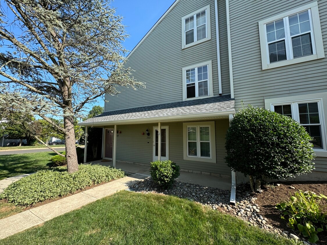 Property Entrance and Surrounding - 2103 Society Pl