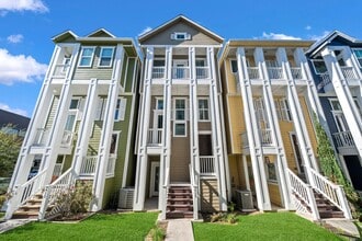 Building Photo - 617 W 24th St