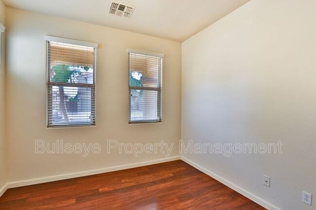 Foto del edificio - 3474 E Liberty Ln