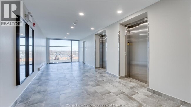 Photo du bâtiment - 2600 Sandwich W Pkwy