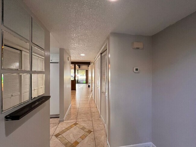 Building Photo - 5409 Pine Creek Dr