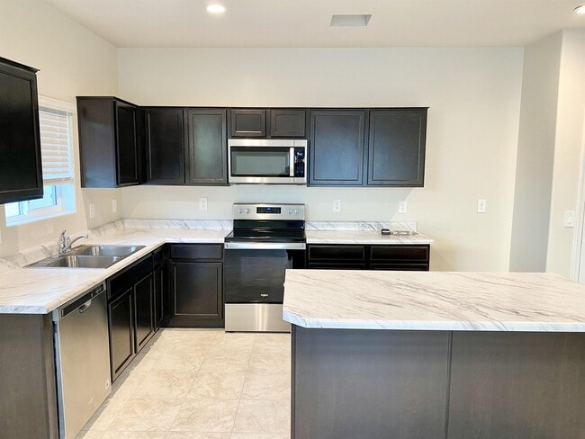 Building Photo - 405 N 20th St