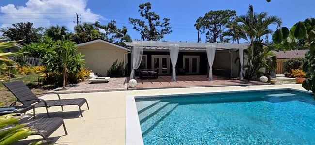 Building Photo - 2115 Alvarado Ln