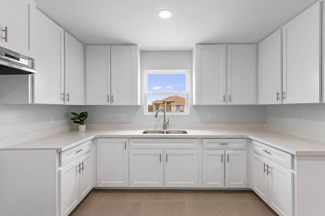 Building Photo - 664 Marrs Ave