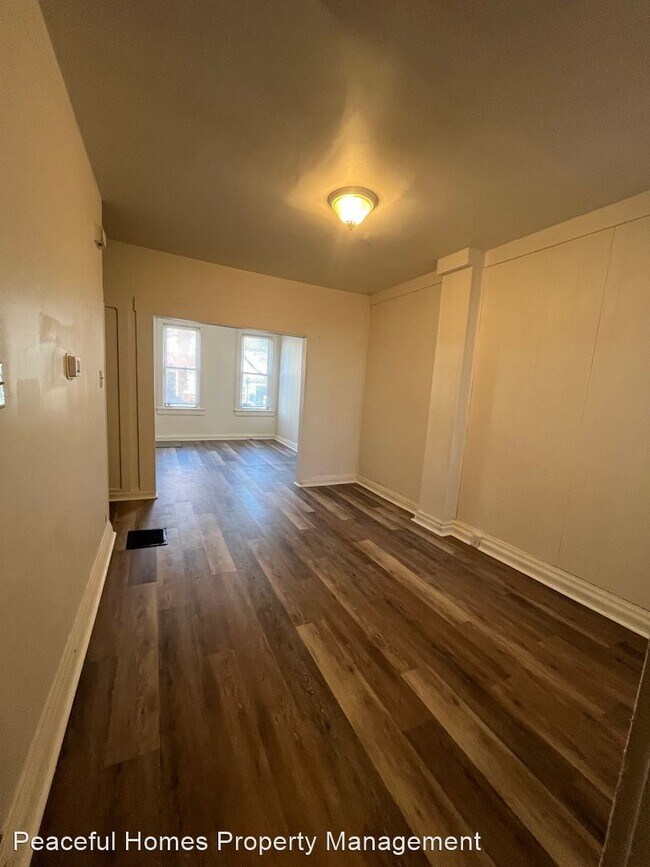 Building Photo - 4 br, 1 bath House - 444 W King St
