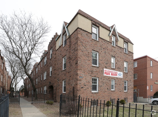 Building Photo - Woodcroft Apartments