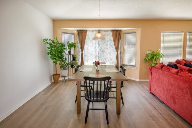 Foto del edificio - 2527 Eisner Dr