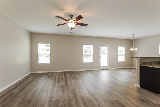 Foto del edificio - 2621 Meadow Crossing Dr