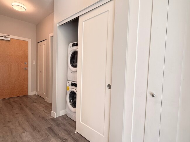 Building Photo - 20 Barsby Ave