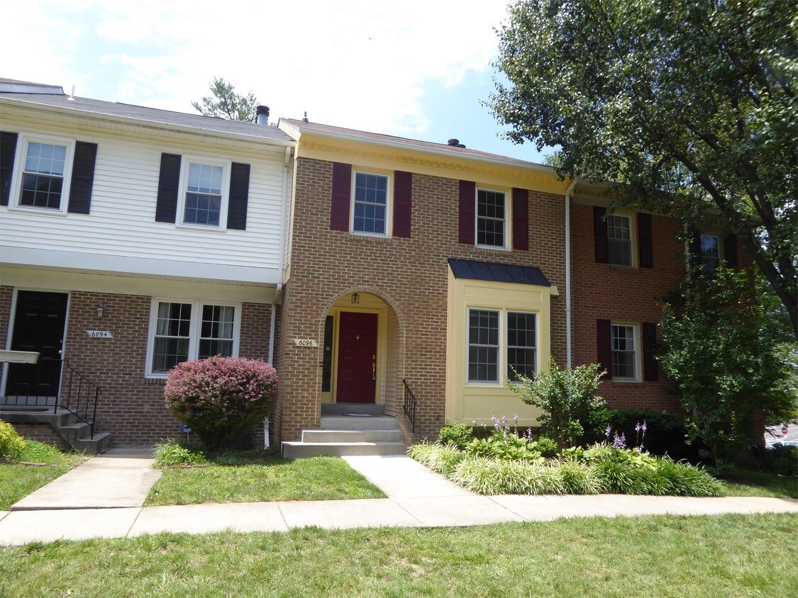 Primary Photo - 6096 Crown Royal Cir