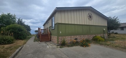 Building Photo - 200 Cypress Cir
