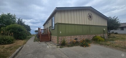Building Photo - 200 Cypress Cir